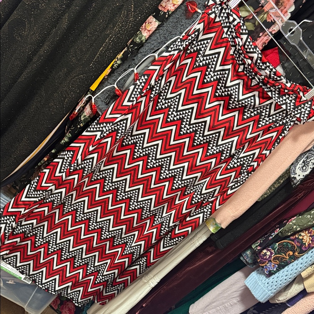 Agnes & Dora SZ 2XL Red and Black Zigzag Maxi Skirt